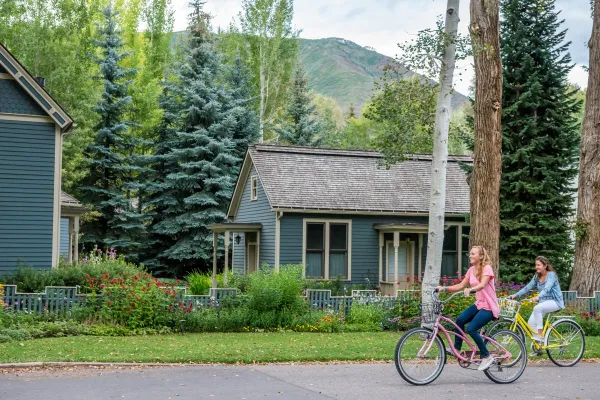 house with bikers